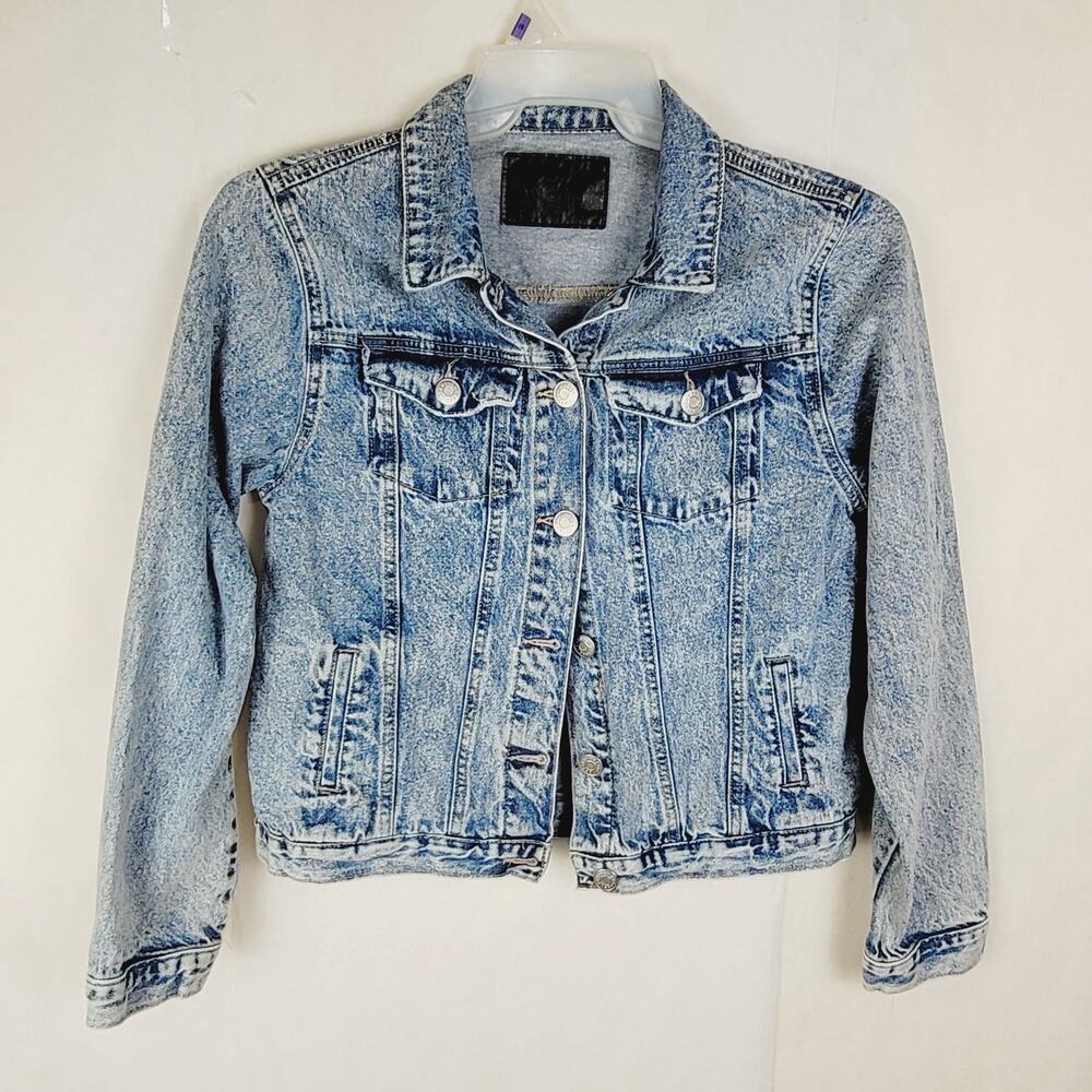Refuge light wash denim trucker jacket Size Small button front retro 90s classic